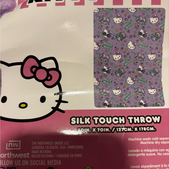 Hello Kitty Lavender Fleece Throw - Picture 2 of 2